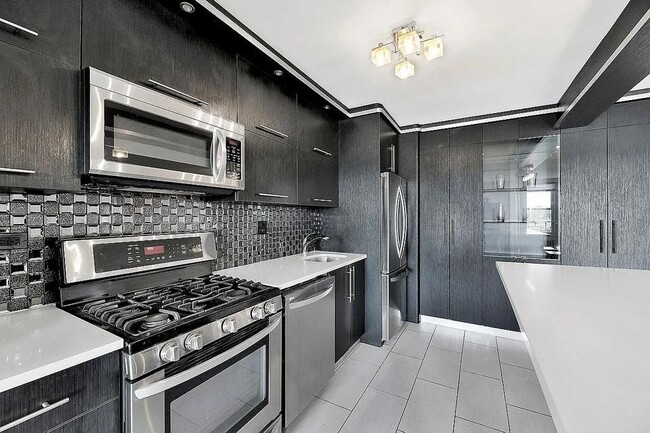 Building Photo - 1625 Emmons Ave