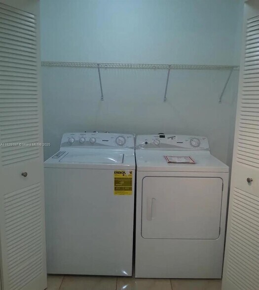 Building Photo - 200 Crosswinds Dr