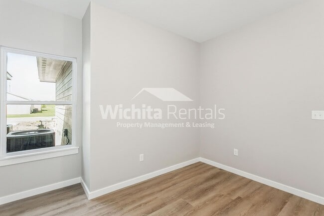 Building Photo - 4 bed / 2 bath - Move in ready!!!