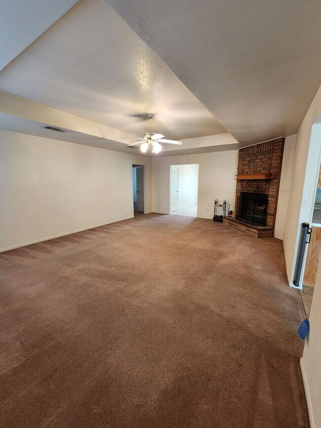 Building Photo - 3/2 Home on 3 acres in West Lampasas