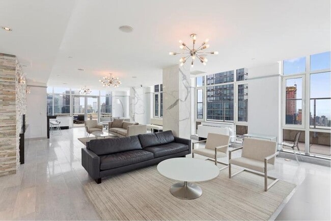 Building Photo - 635 W 42nd St