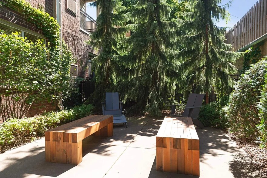 Building Photo - 301 Oak Grove St