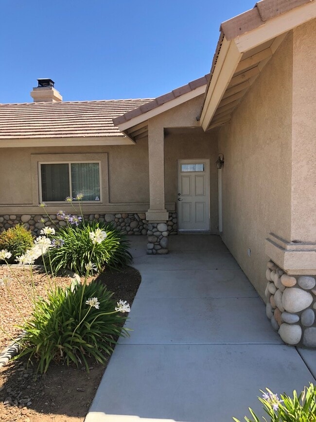 Primary Photo - Adorable 3 bedroom Hesperia home!