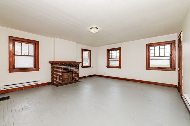 Building Photo - 1530 W High St