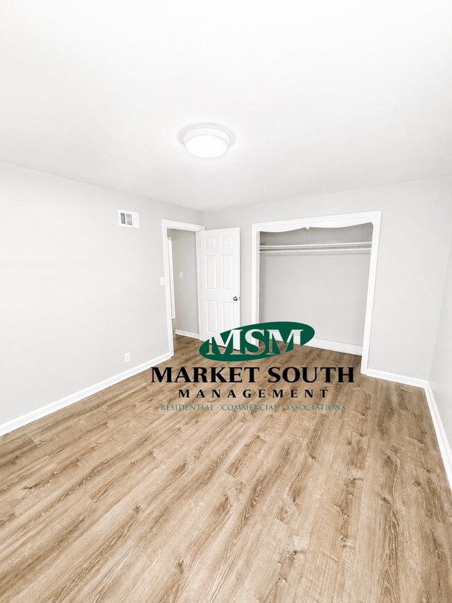 Building Photo - MIDTOWN SAVANNAH- AVAILABLE NOW- APPOINTMENT NEEDED TO VIEW