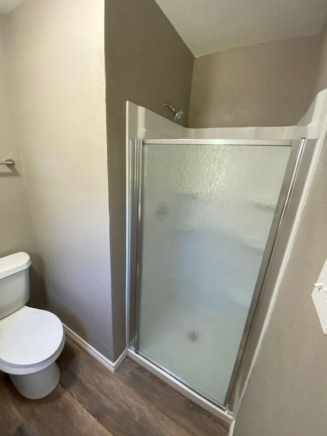 Building Photo - 3 Bedroom Home is Ennis!