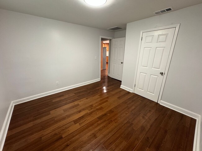 Building Photo - 2 Bedrooms, 2 Bathroom - Home in Downtown ...