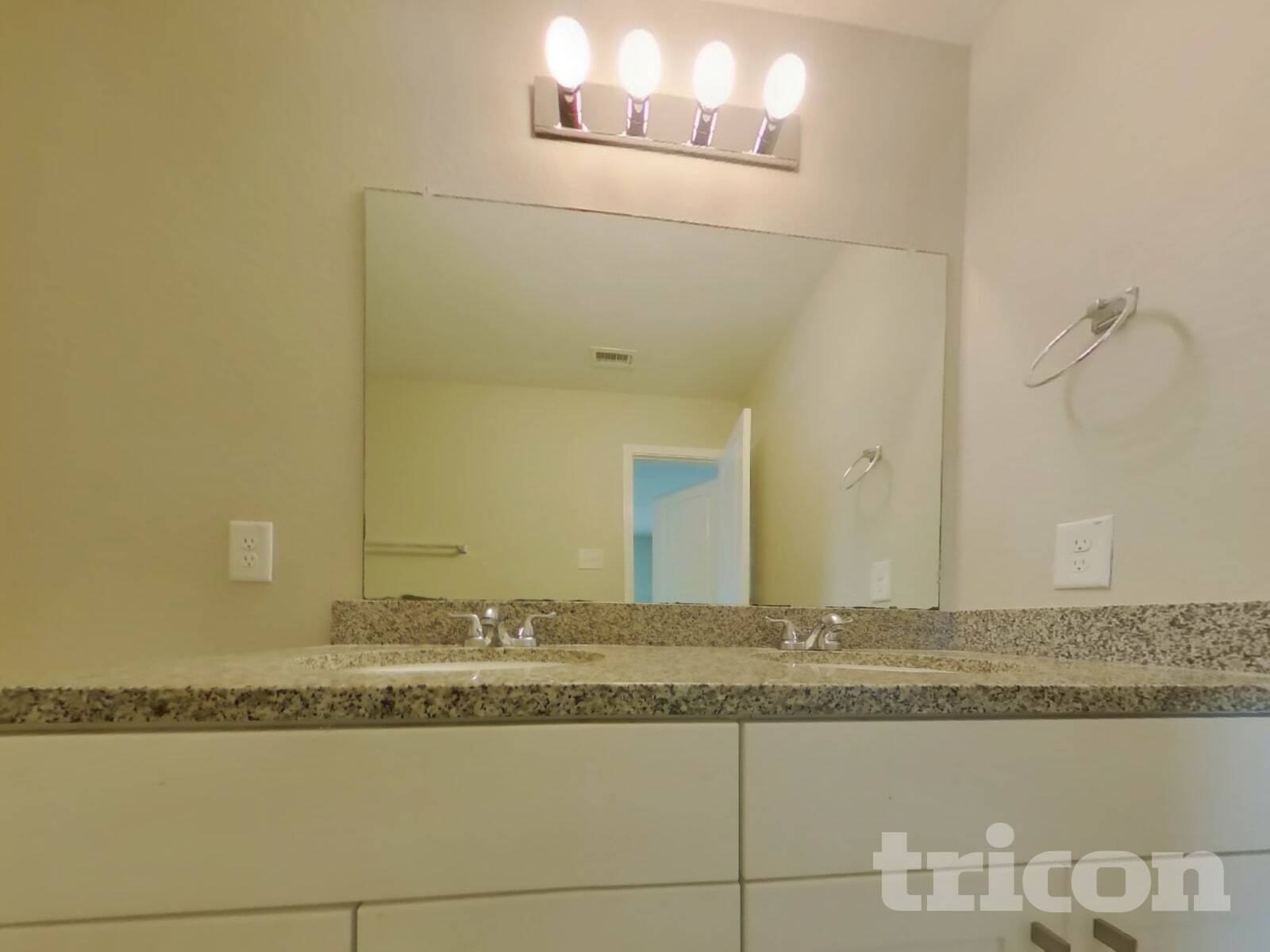 Building Photo - 15680 Del Norte Dr