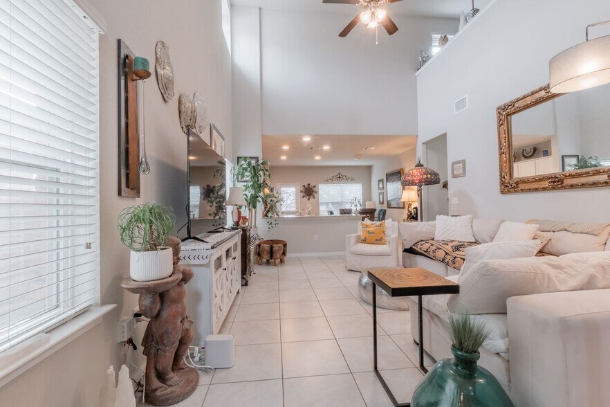 Building Photo - 1124 La Conterra Blvd