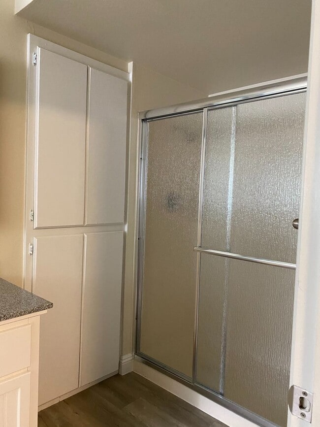 Building Photo - Your Next Chapter Starts Here - Convenient Redding Location!