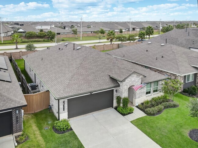 Building Photo - 2612 Golden Palms Ln