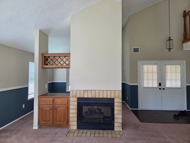 Building Photo - 8530 Lake Crystal Dr