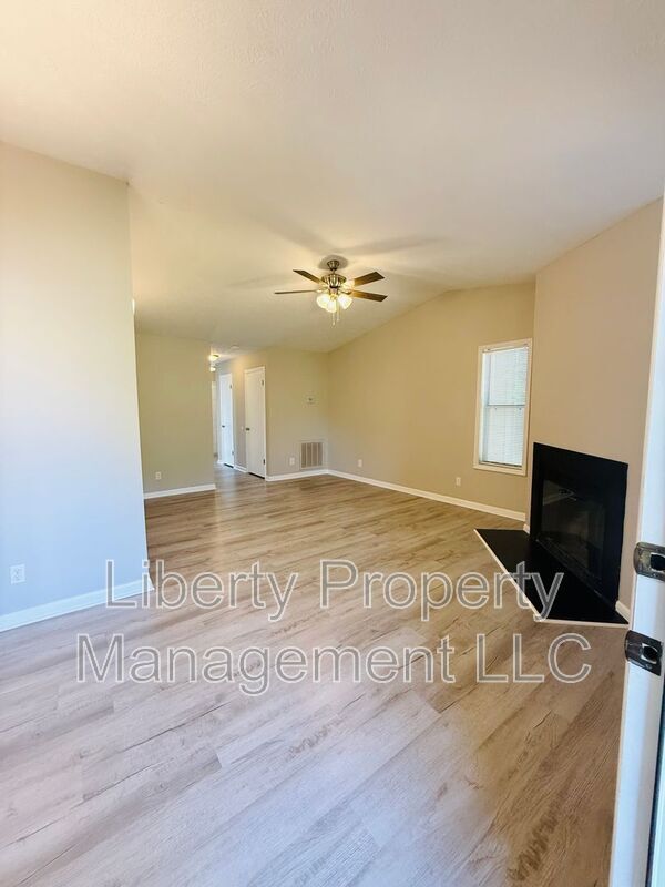 Building Photo - 664 Bartons Landing Pl