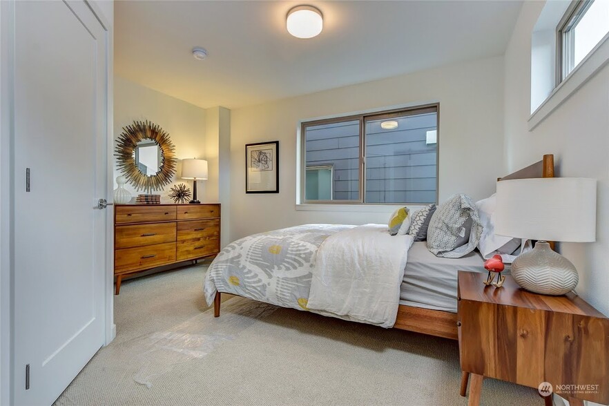 Building Photo - 1908 24th Ave S