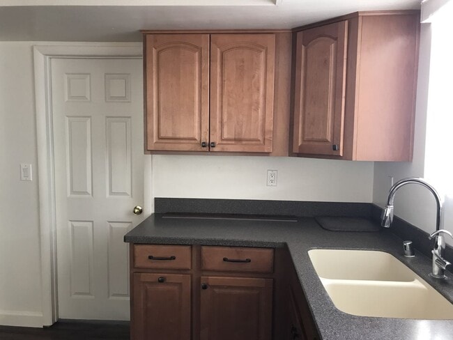 Building Photo - NEW LOWER PRICE!  Pet friendly home, move in ready!