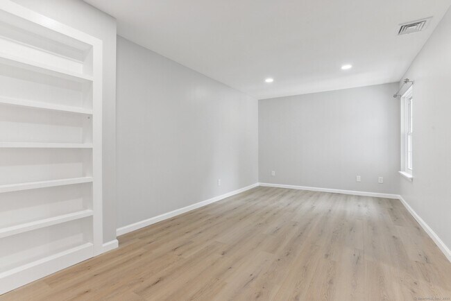 Building Photo - 48 Spyglass Cir