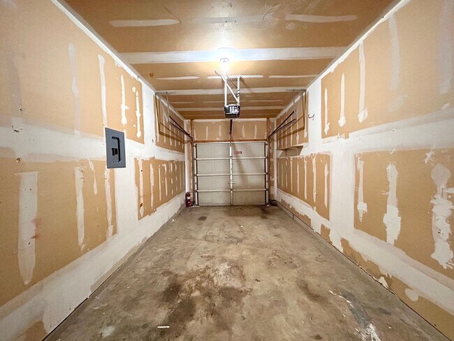 Building Photo - 2707 Westhampton Ct