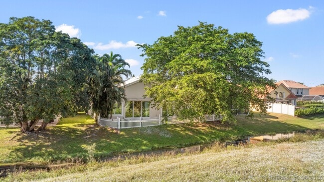 Building Photo - 2650 Fairway Cove Ct