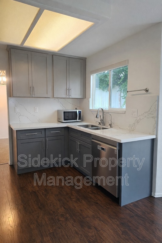 Building Photo - 1054 Fox Ct