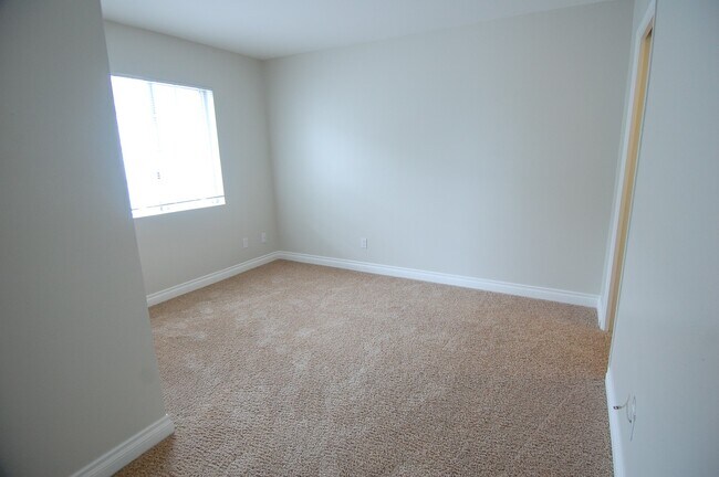 Building Photo - 142 W Marquita