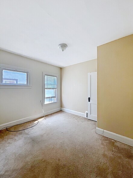 Building Photo - 2683 Hampshire Rd