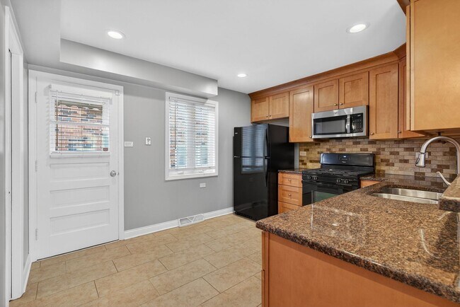 Interior Photo - 13-15 S Waiola Townhomes