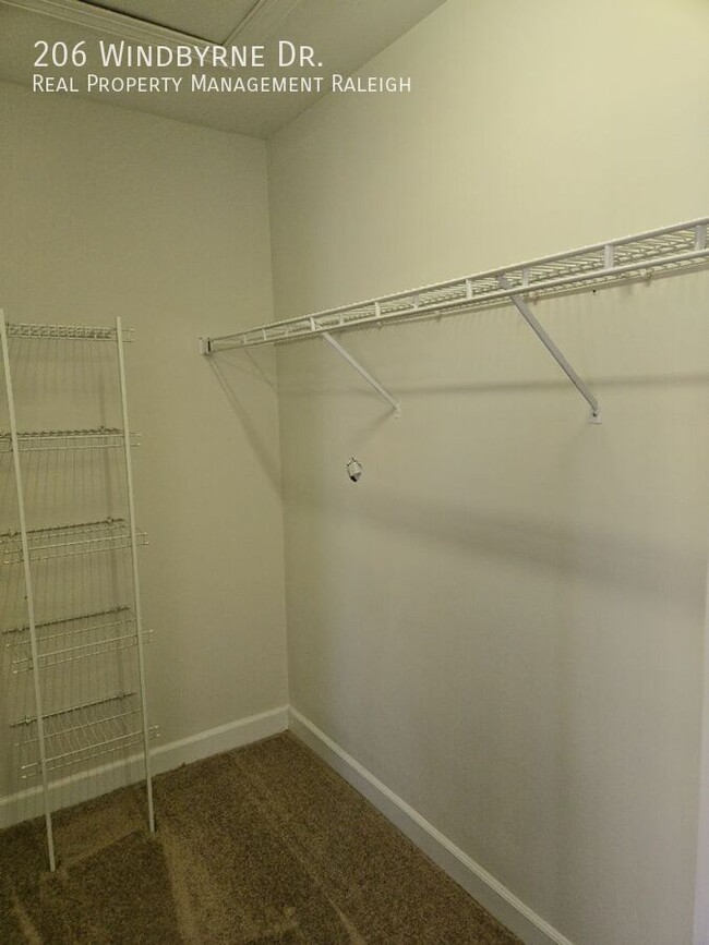 Building Photo - 206 Windbyrne Dr