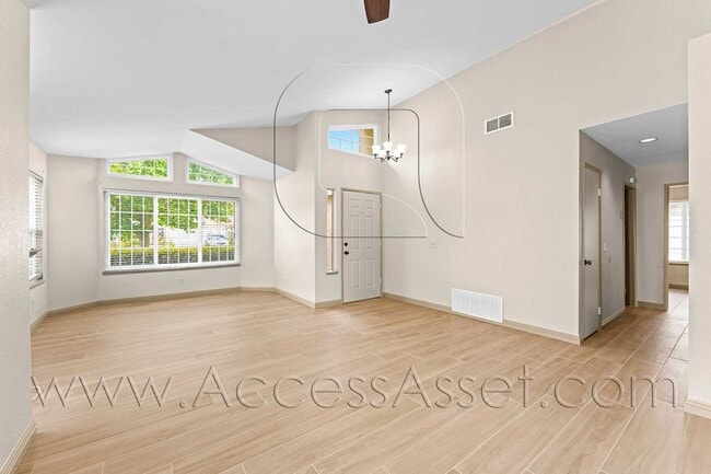 Building Photo - Welcoming 3 Bed / 2 Bath Home in a Peaceful Murrieta Neighborhood