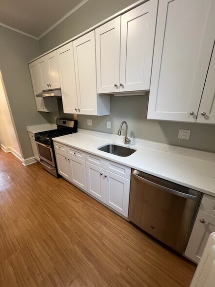 Building Photo - 132 Circle Ave