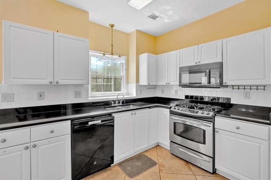 Building Photo - 3525 Sir Johns Ct NW