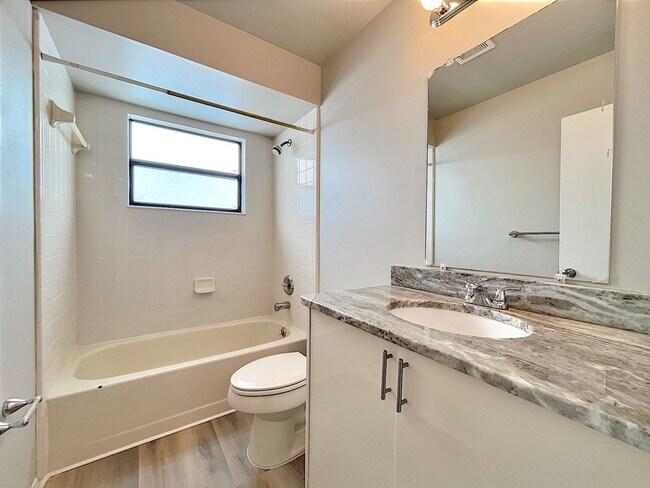 Building Photo - 4 Bedroom Upgraded Home for rent in Bermuda Bay