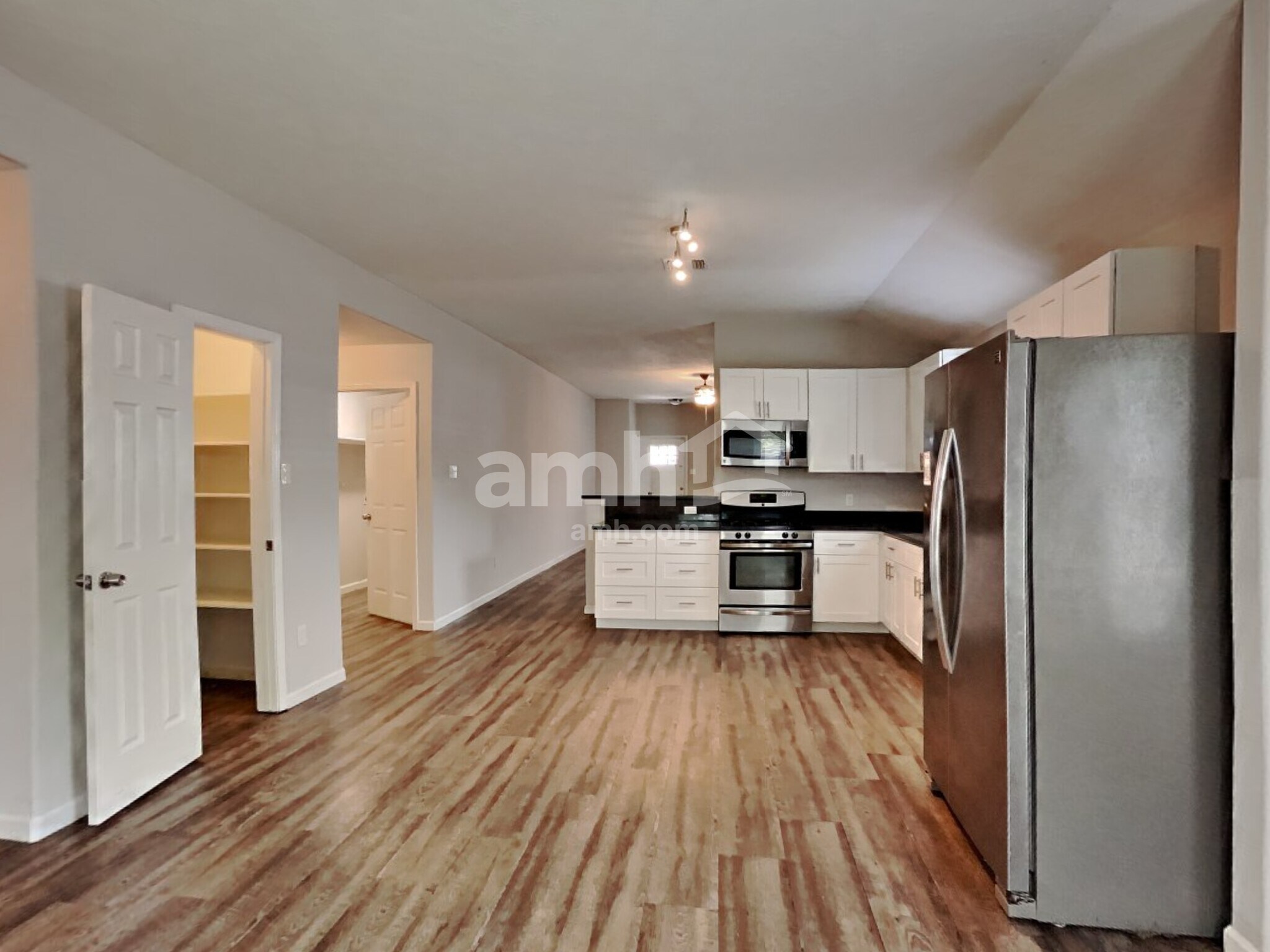 Building Photo - 18347 Austin Oak Ln