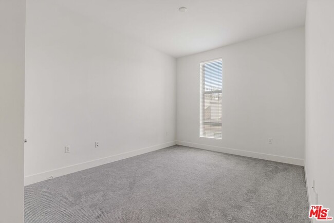 Building Photo - 12920 W Runway Rd