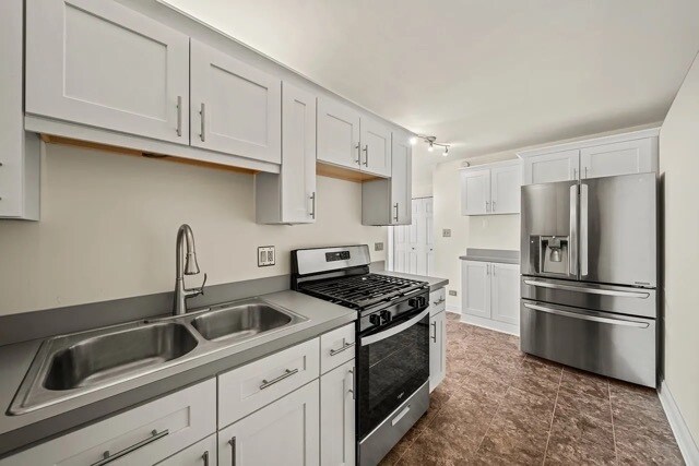 Building Photo - 5975 N Odell Ave