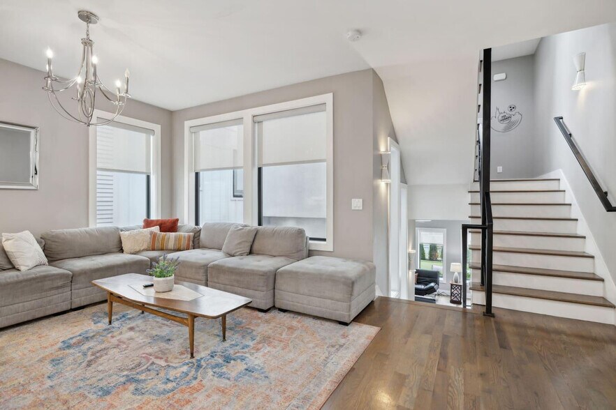 Building Photo - 425b 36th Ave N