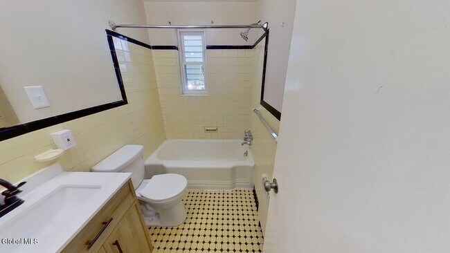 Building Photo - 31 Parkwood St