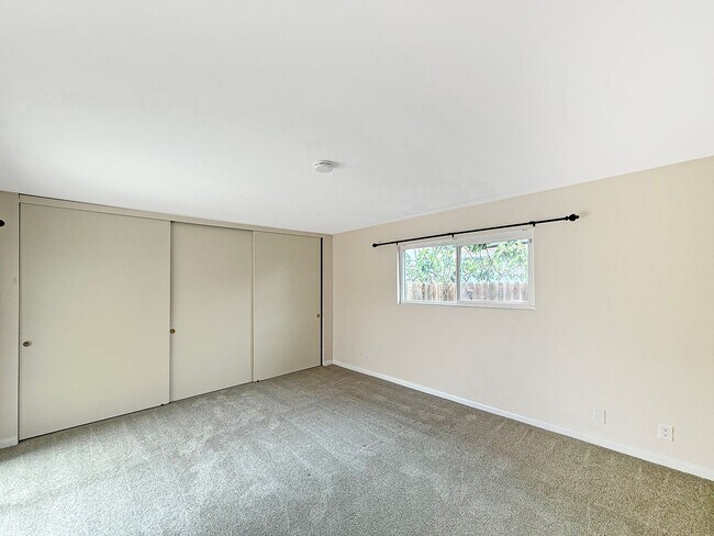 Building Photo - Great 4B/2BA House in Escondido!