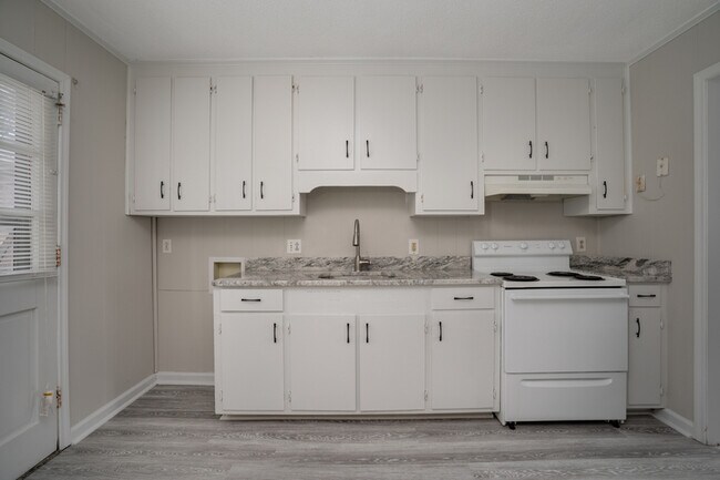 Building Photo - 307 Fairview Ave SW