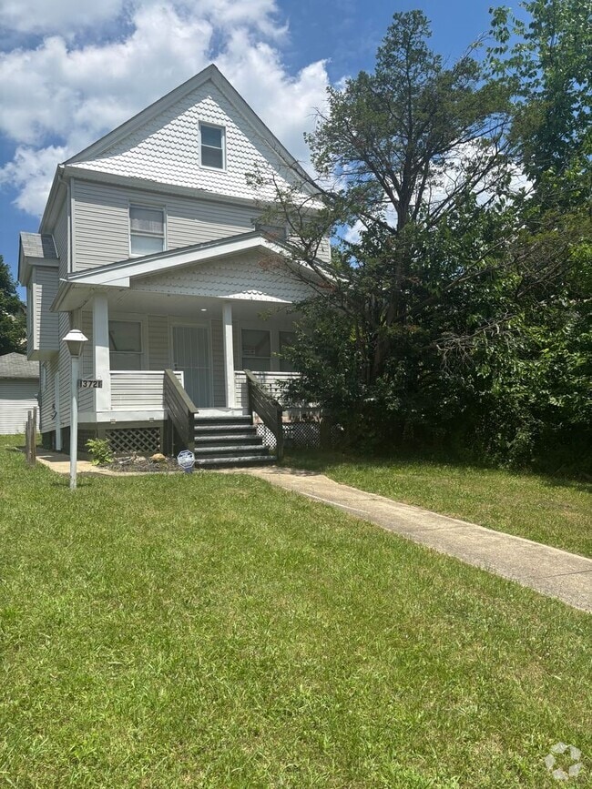 Building Photo - 13721 Beachwood Ave