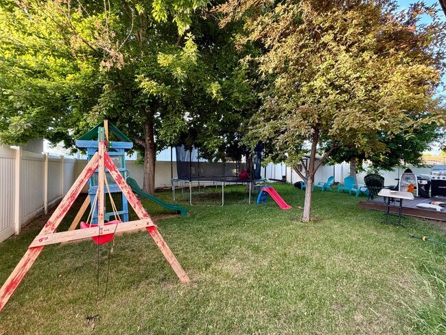 Building Photo - Spacious 4-Bedroom Home in Layton, UT!