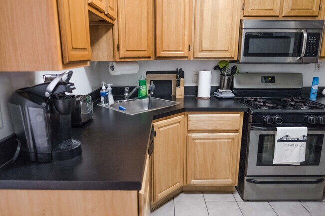 Building Photo - 301 E 104th St