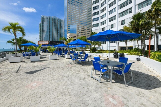 Building Photo - 801 Brickell Bay Dr
