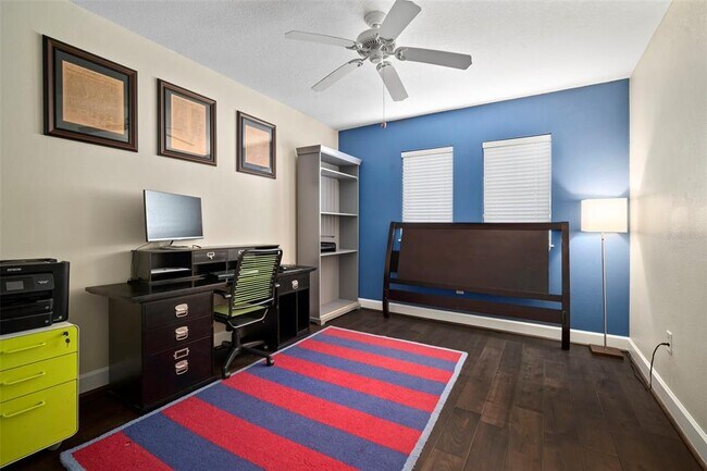 Building Photo - 435 S Oregon Ave