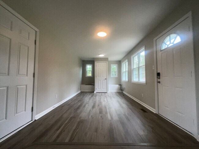 Building Photo - 4066 Hummingbird Pl