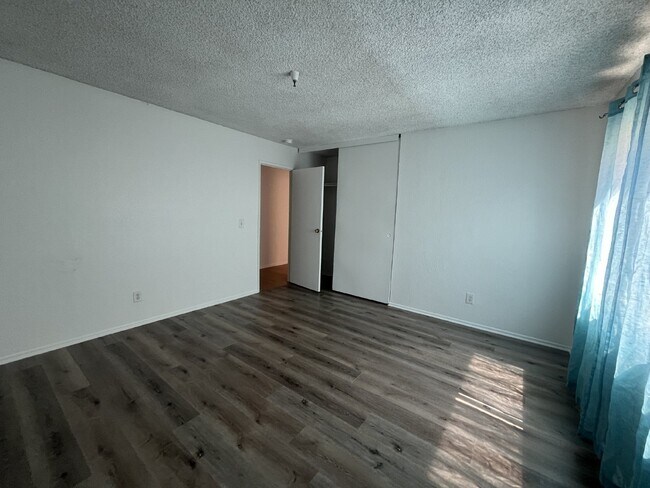Building Photo - 1016 Benito Ave