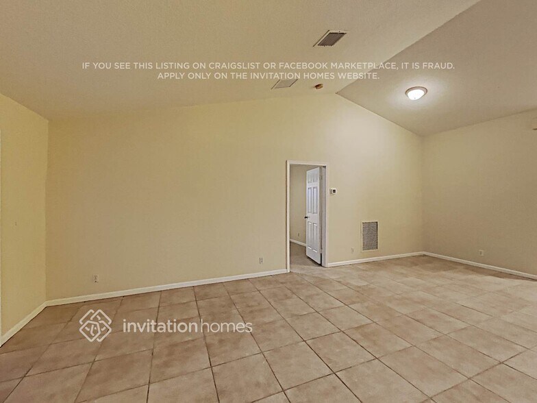 Building Photo - 14822 Paddock Dr