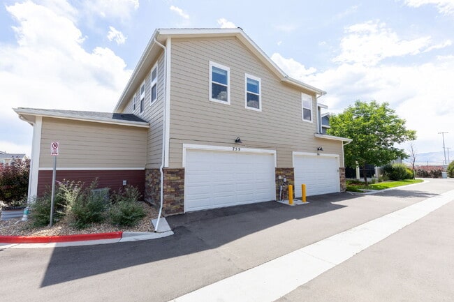 Building Photo - 6bd/4.5 bath home in Southwest Longmont!
