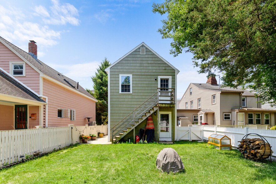 Building Photo - 25 Becket St