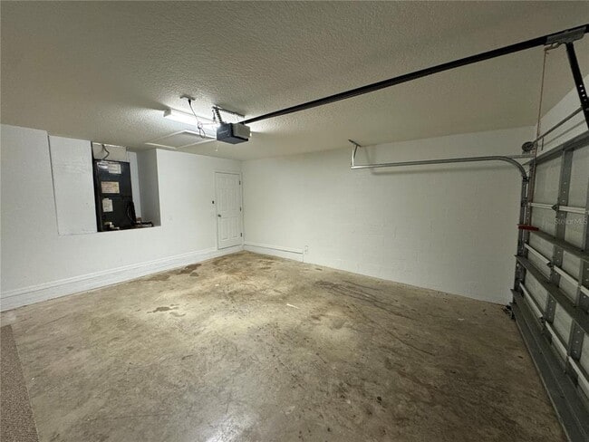 Building Photo - 4876 Summerfield Cir