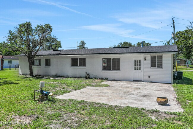 Building Photo - 2023 Betsy Dr